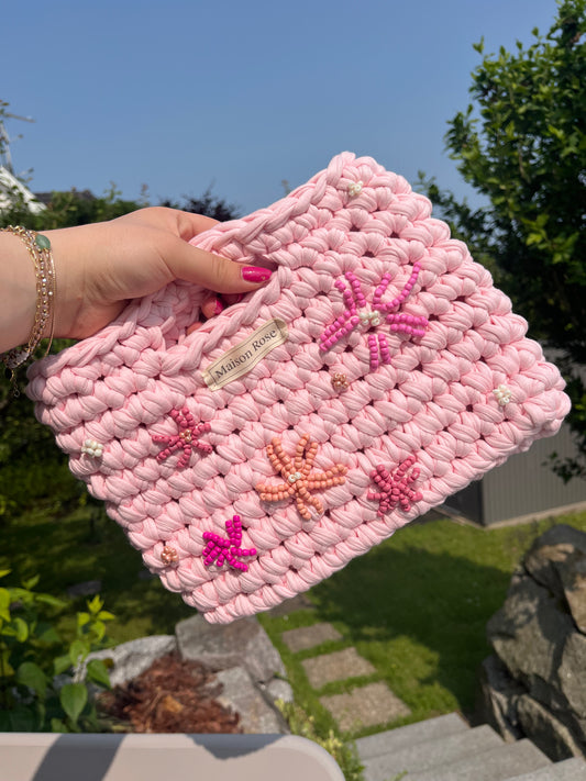 Modèle Dahlia perlé et accessoire